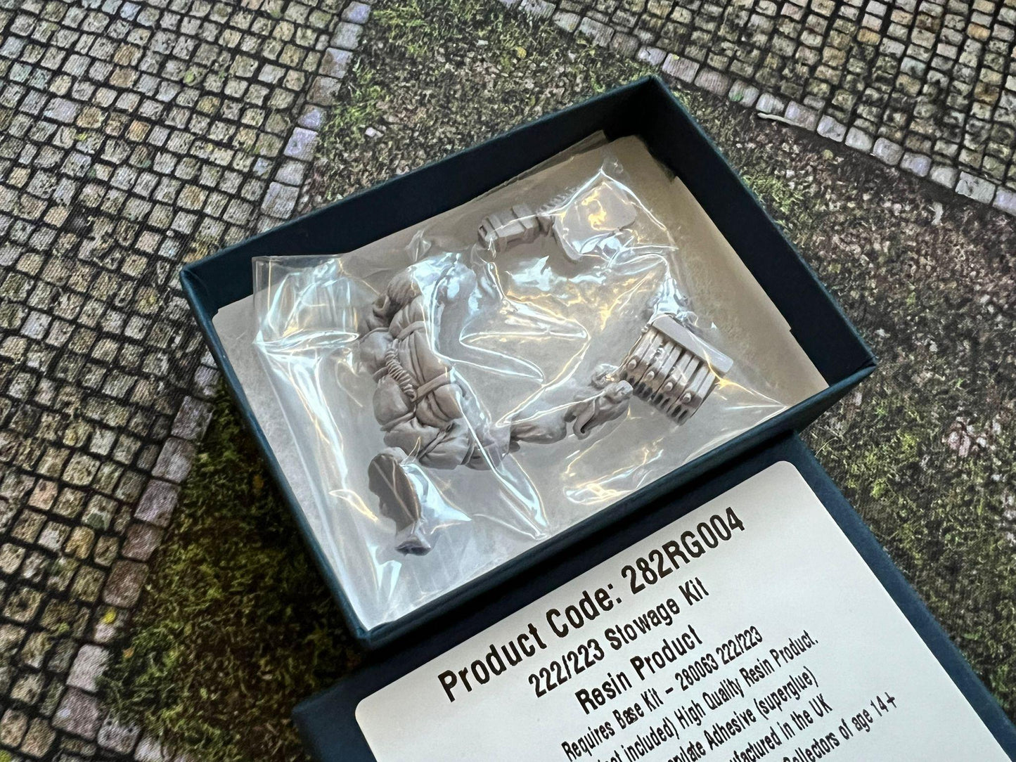 282RG004 SdKfz 222/223 Armoured Car Stowage Kit- Resin