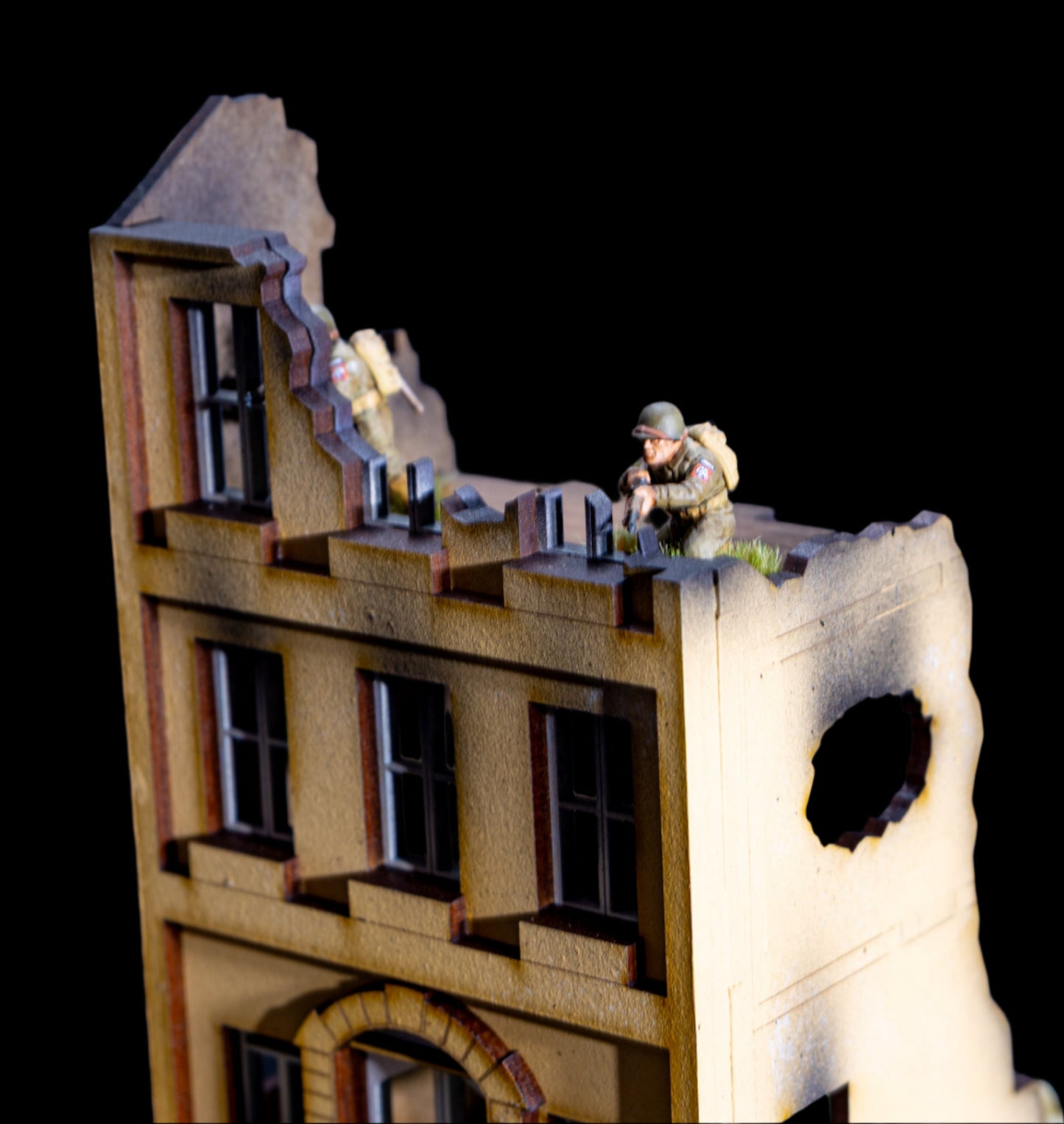 28mm European Building - 28MPNT515 (Painted and Assembled)