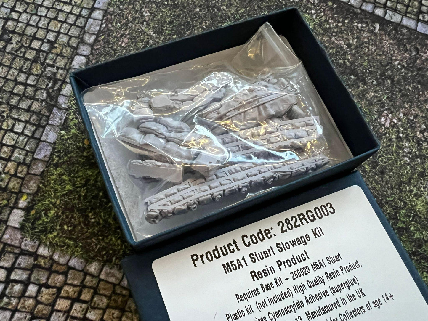 282RG003 M5A1 Stuart Stowage Kit- Resin