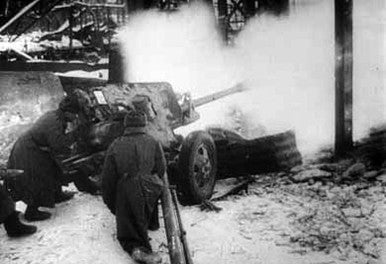 Soviet 76mm ZiS-3 Anti-tank Gun - Winter Uniform